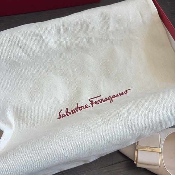 Salvatore Ferragamo Heels
SOLD - Picture 4 of 4